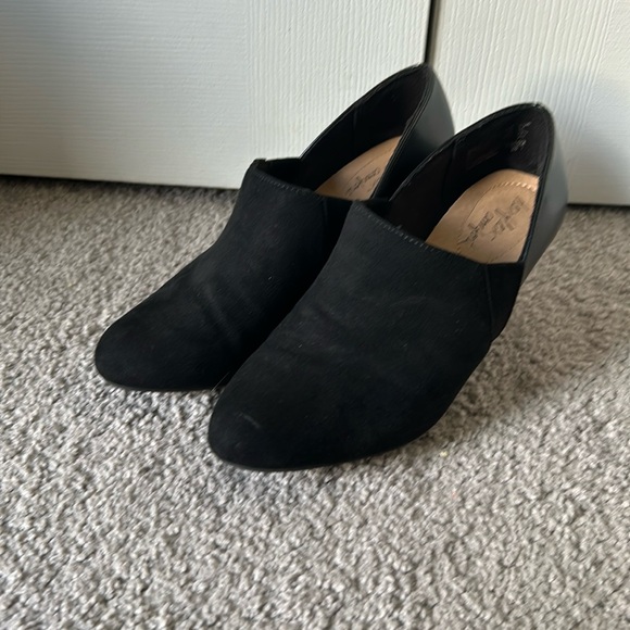Heeled Low Cut Booties - Picture 1 of 7
